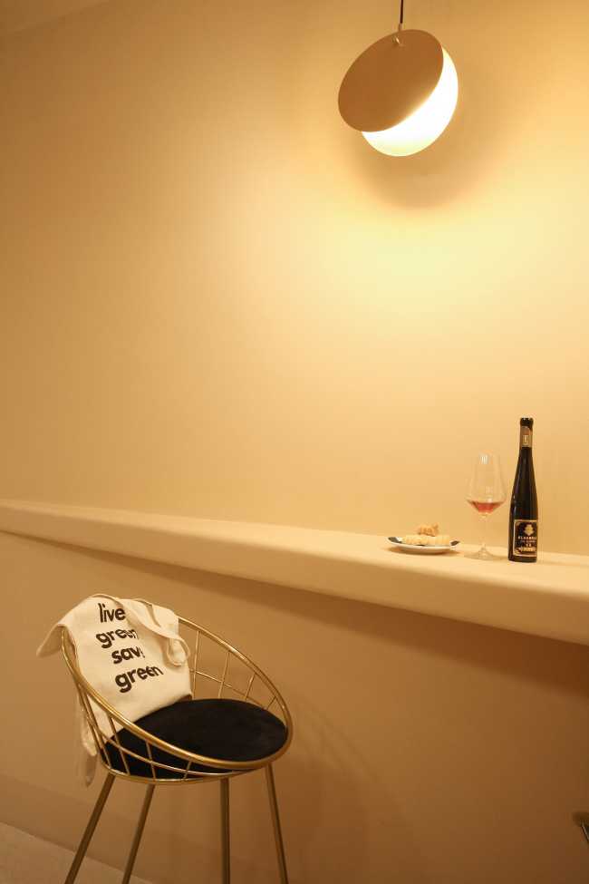 Interior Design and Branding for the Cannoncino pastry shop with sinuous shapes