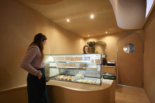 Interior Design and Branding for the Cannoncino pastry shop with sinuous shapes