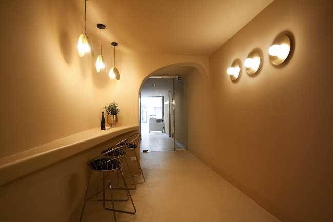 Interior Design and Branding for the Cannoncino pastry shop with sinuous shapes