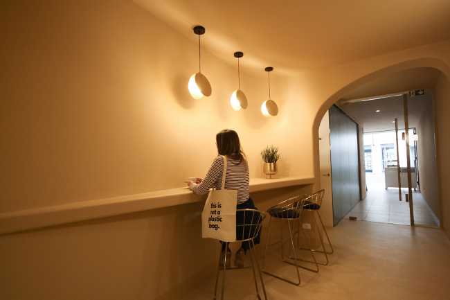 Interior Design and Branding for the Cannoncino pastry shop with sinuous shapes