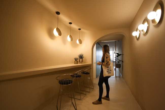 Interior Design and Branding for the Cannoncino pastry shop with sinuous shapes