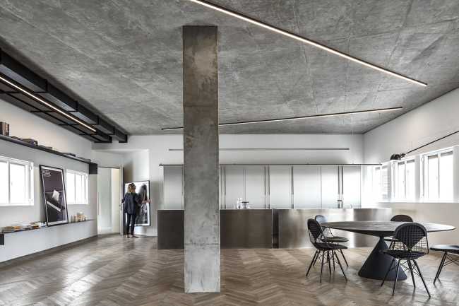 House-art showcase in the former Zamenhof Clinic in Tel Aviv: a Bauhaus-style loft