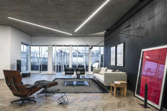 House-art showcase in the former Zamenhof Clinic in Tel Aviv: a Bauhaus-style loft