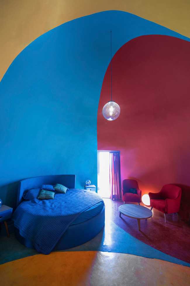 The Presence in Hormuz, the island that swells with rainbow-coloured domes