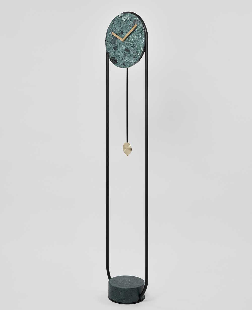 Totem, the pendulum clock that fits into contemporary living