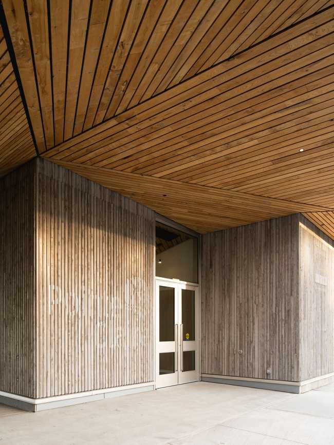 The Baie-de-Valois Nautical Center in Pointe-Claire commemorates Montreal's iconic islands