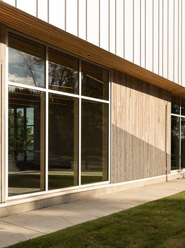 The Baie-de-Valois Nautical Center in Pointe-Claire commemorates Montreal's iconic islands