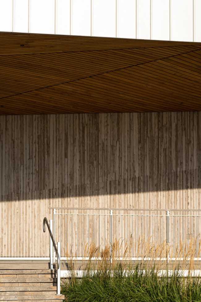 The Baie-de-Valois Nautical Center in Pointe-Claire commemorates Montreal's iconic islands