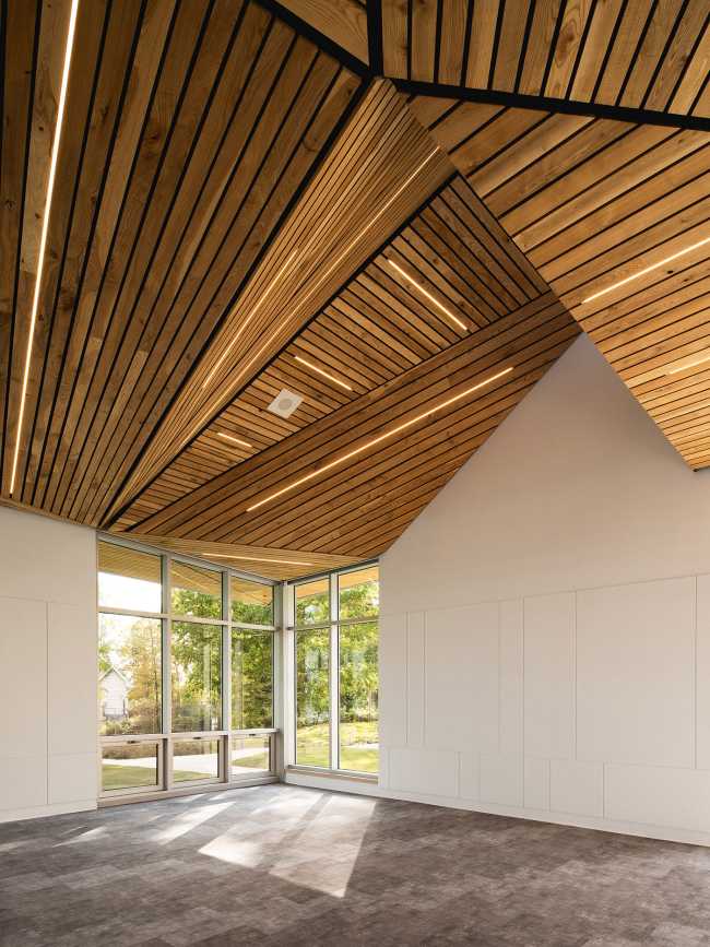 The Baie-de-Valois Nautical Center in Pointe-Claire commemorates Montreal's iconic islands