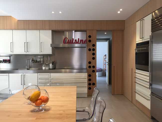 Bespoke paneling and optimized spaces: Contaminations, fine renovation of a family apartment in Bari, Italy