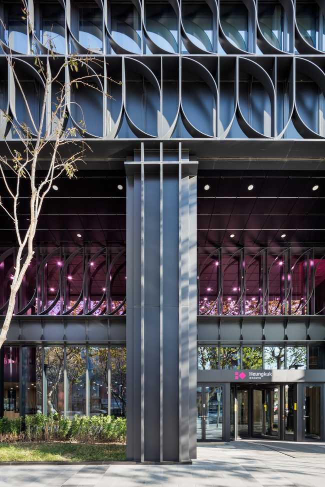 Linear patterns for the Heungkuk Tower Busan facade that is colored in black and fuchsia