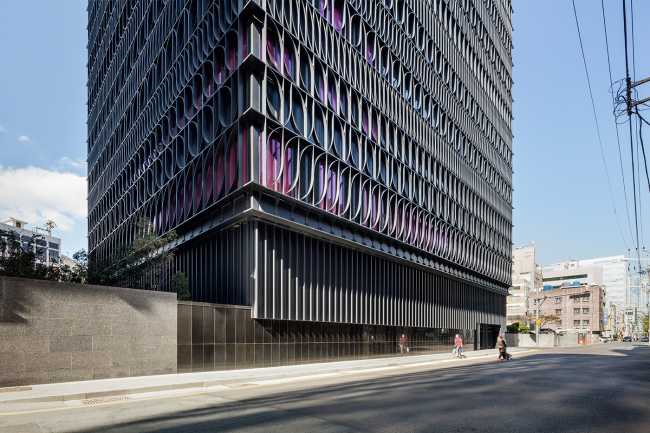 Linear patterns for the Heungkuk Tower Busan facade that is colored in black and fuchsia