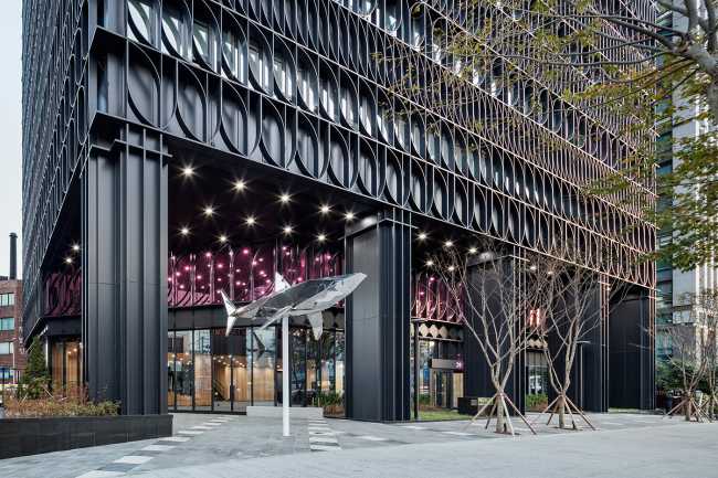 Linear patterns for the Heungkuk Tower Busan facade that is colored in black and fuchsia