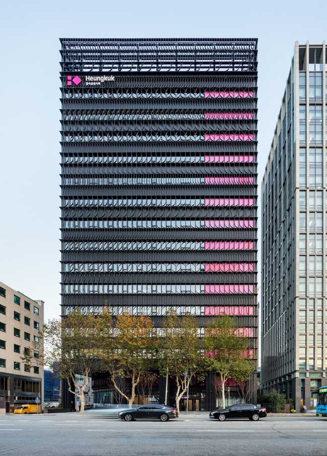 Linear patterns for the Heungkuk Tower Busan facade that is colored in black and fuchsia