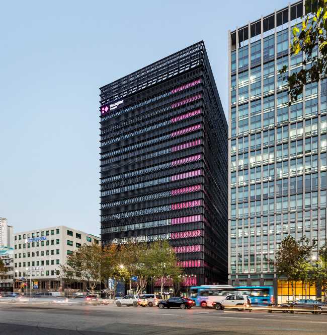 Linear patterns for the Heungkuk Tower Busan facade that is colored in black and fuchsia