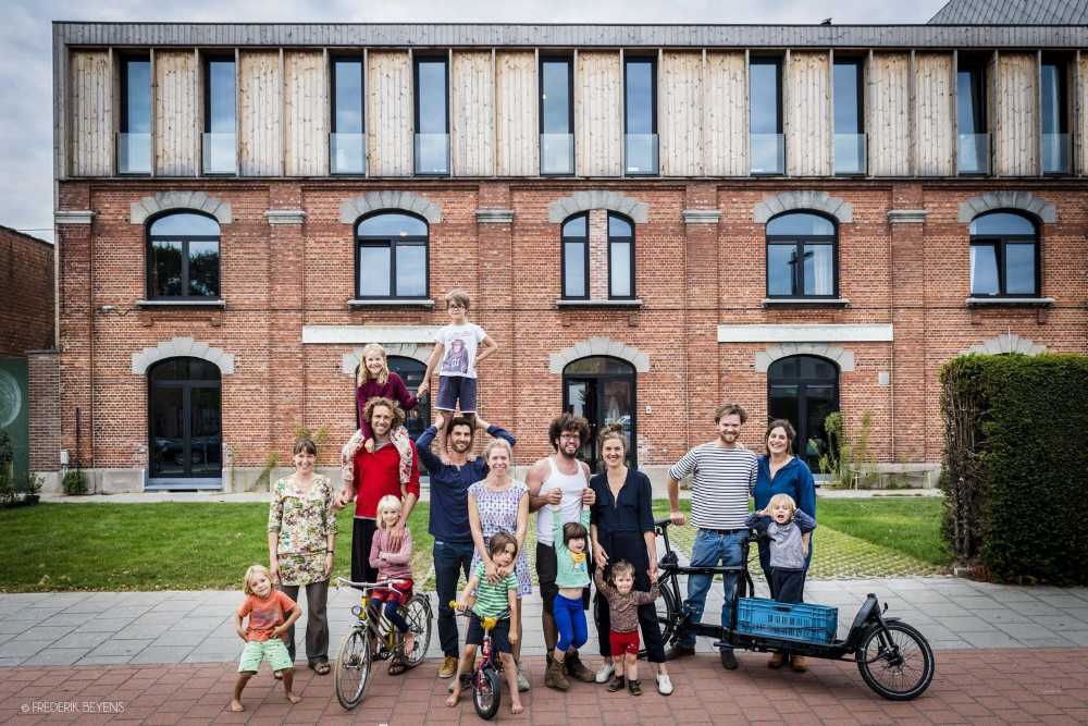Quattro famiglie e una visione condivisa. Da stazione di polizia a cohousing responsabile e verde