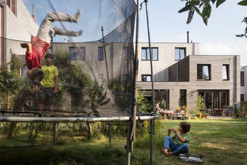 Quattro famiglie e una visione condivisa. Da stazione di polizia a cohousing responsabile e verde
