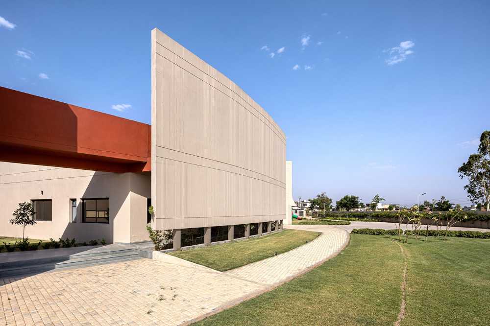 St Martha Bethany Vidyalaya School Phase 1, the ideal constructive envelope for the context