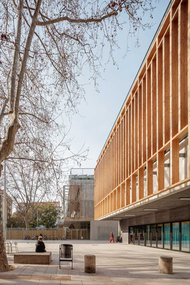 Escola La Mar Bella and its renovation which doubles its capacity