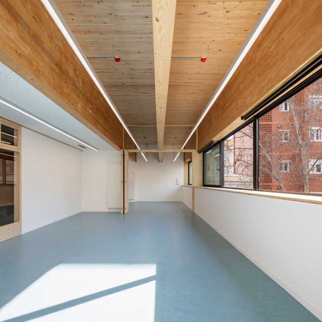 Escola La Mar Bella and its renovation which doubles its capacity