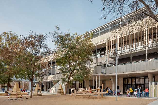 Escola La Mar Bella and its renovation which doubles its capacity
