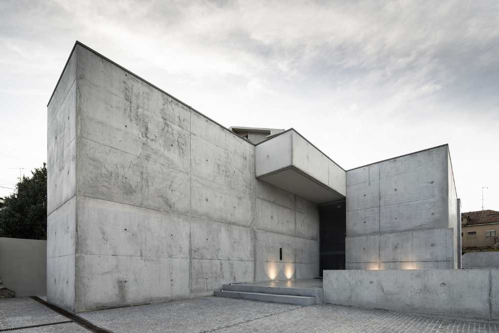 New headquarters of Castro Group. A contemporary architectural intervention that preserves authenticity and the