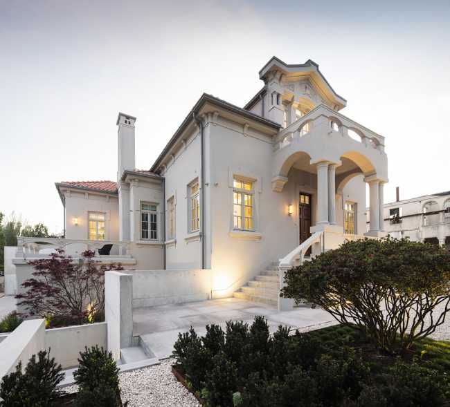 New headquarters of Castro Group. A contemporary architectural intervention that preserves authenticity and the