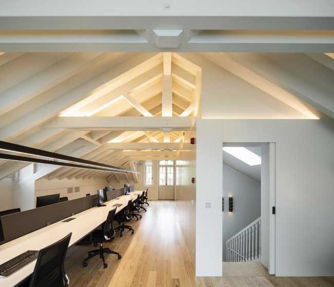 New headquarters of Castro Group. A contemporary architectural intervention that preserves authenticity and the