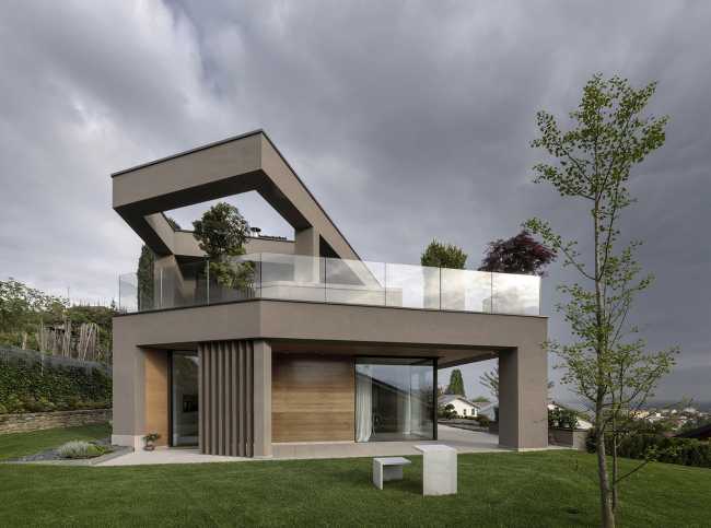 Living on the hills of Turin, in a contemporary villa design
