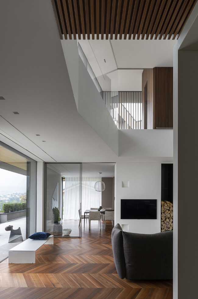 Living on the hills of Turin, in a contemporary villa design