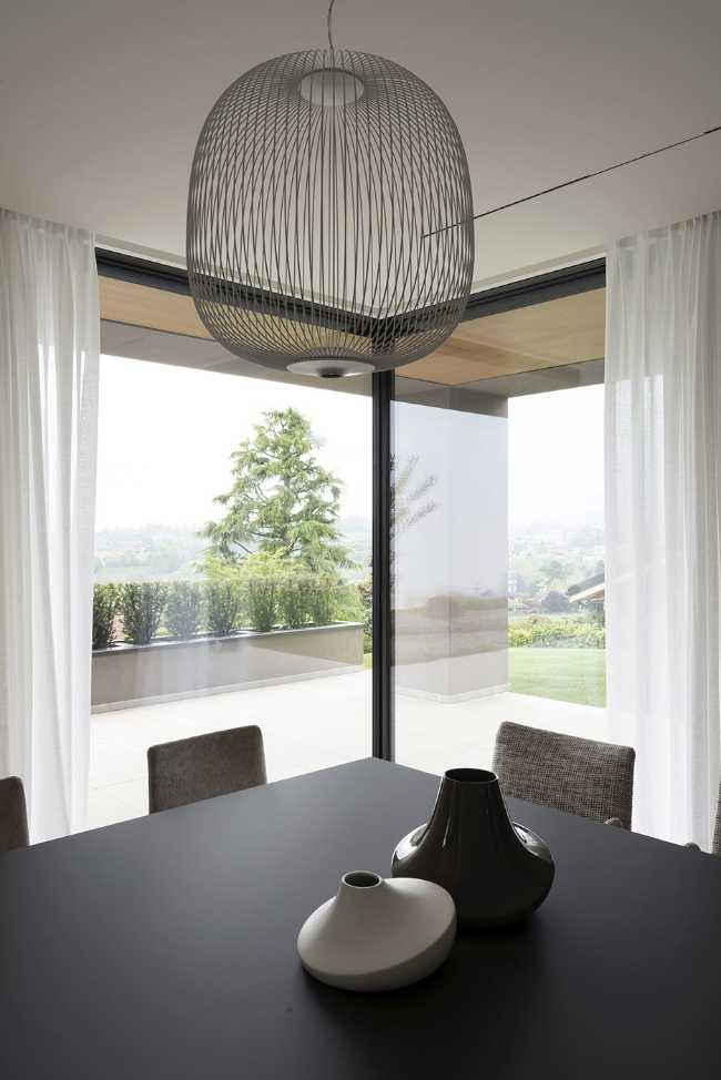 Living on the hills of Turin, in a contemporary villa design