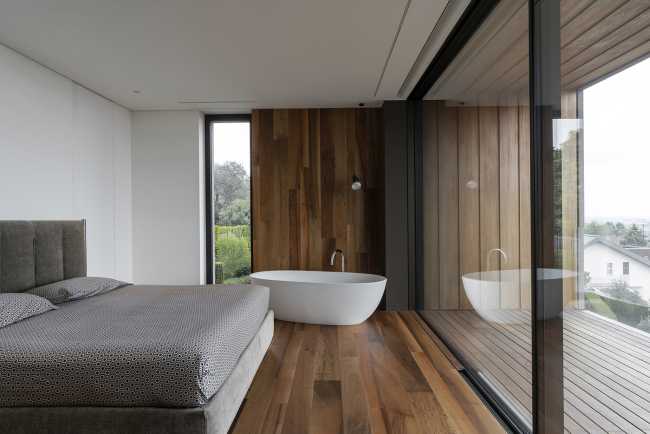 Living on the hills of Turin, in a contemporary villa design