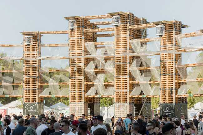 A new edition of the Colosseum at the Sziget Festival. An amphitheater built out of re-usable pallets