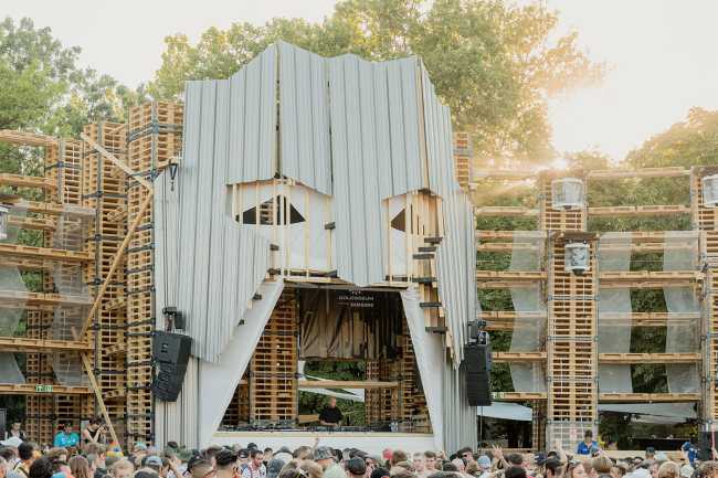 A new edition of the Colosseum at the Sziget Festival. An amphitheater built out of re-usable pallets