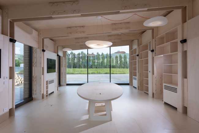 Vigolungo Showroom & Offices Channel: technological innovation and sustainable architecture