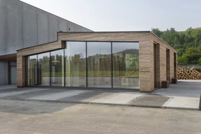 Vigolungo Showroom & Offices Channel: technological innovation and sustainable architecture