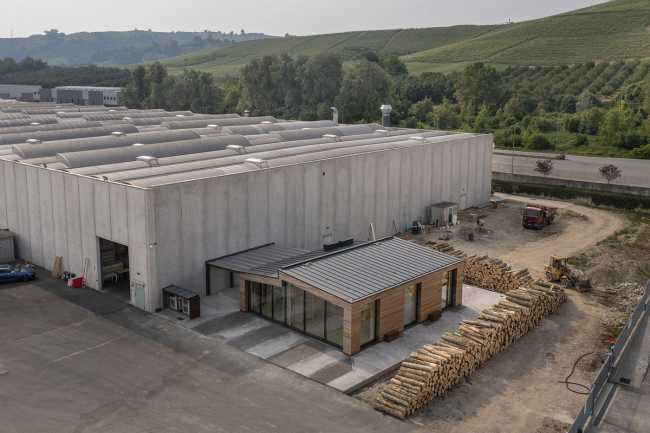 Vigolungo Showroom & Offices Channel: technological innovation and sustainable architecture