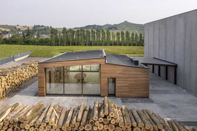 Vigolungo Showroom & Offices Channel: technological innovation and sustainable architecture
