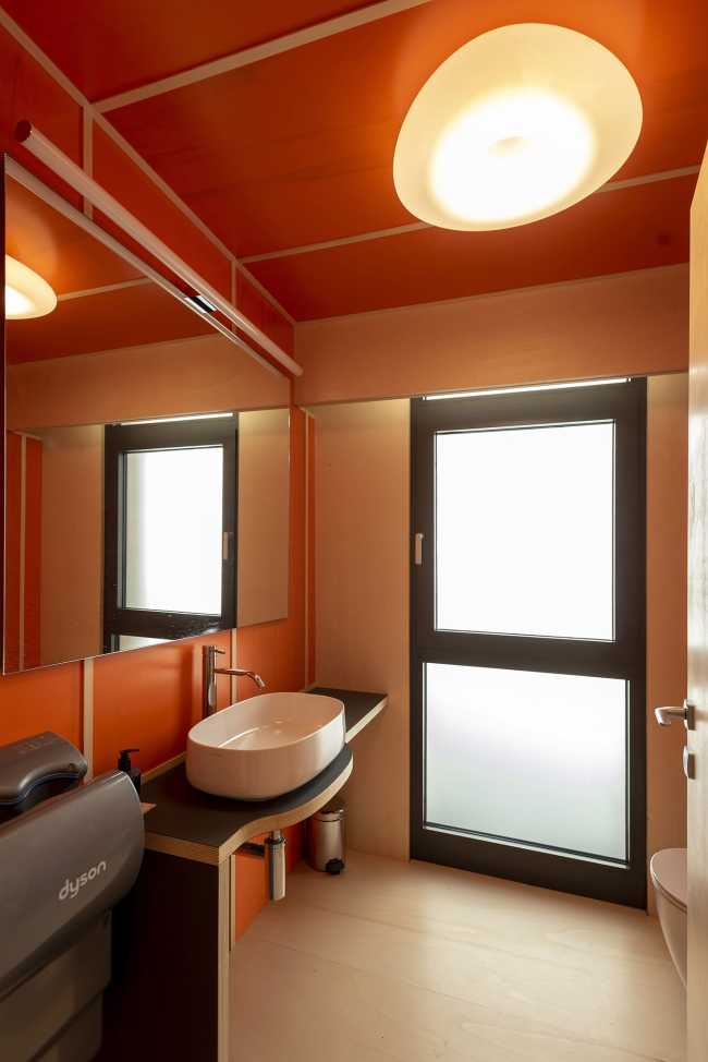Vigolungo Showroom & Offices Channel: technological innovation and sustainable architecture