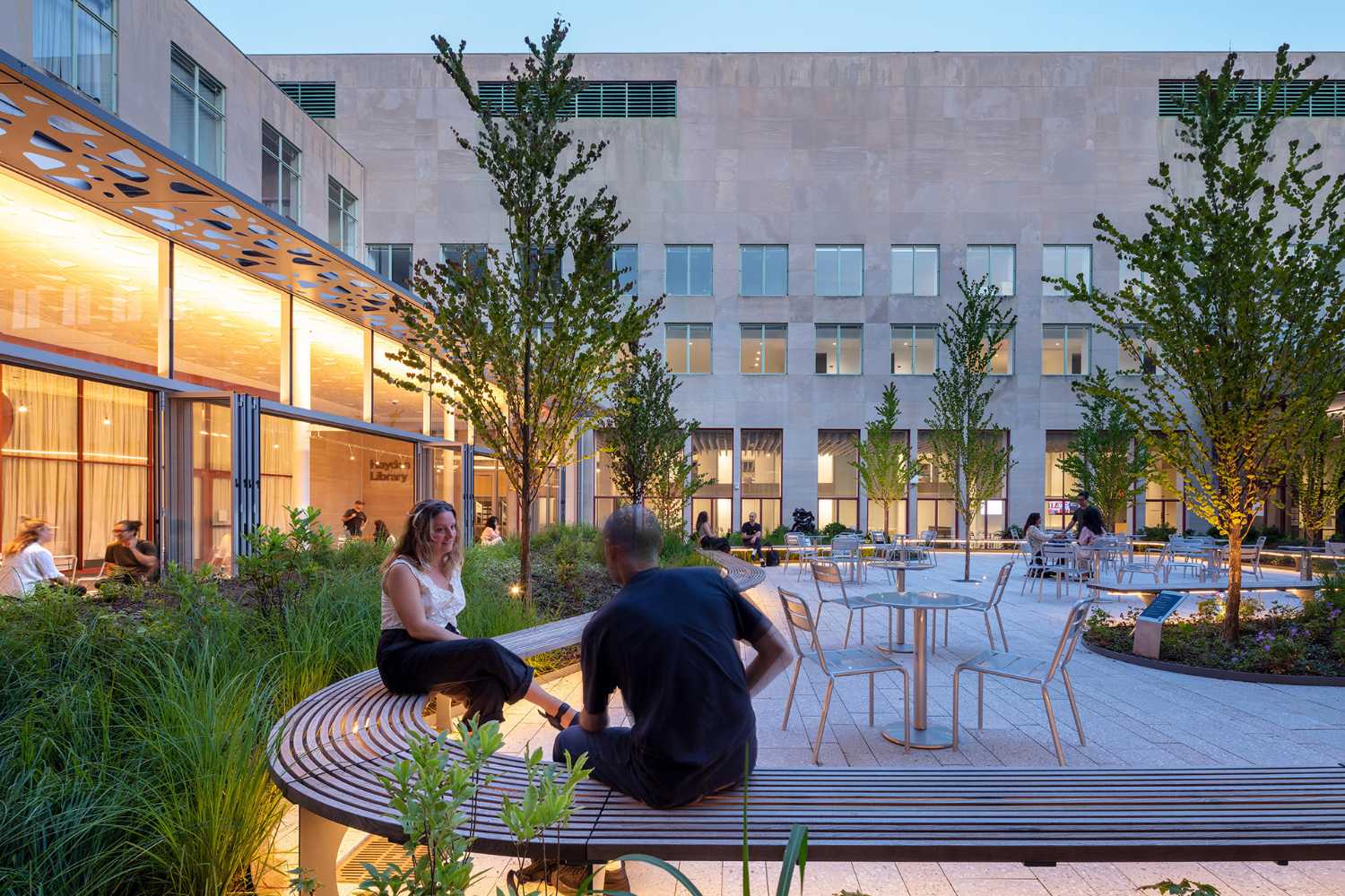 Reconception de la bibliothèque Hayden au MIT. Un espace d'apprentissage dynamique et inclusif.