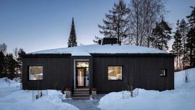 Pokrinniemi House and its original cross-shaped space. Four different views of the precious landscape