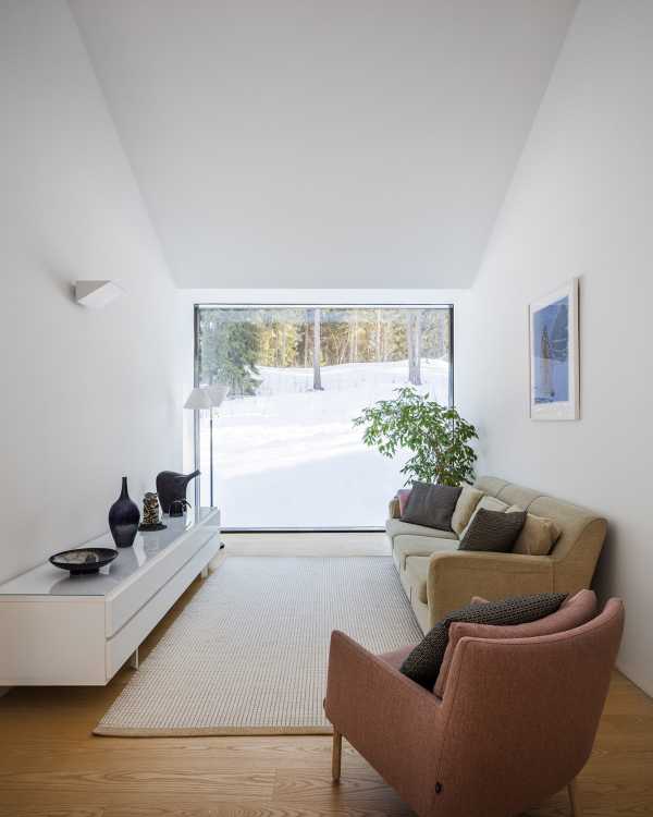 Pokrinniemi House and its original cross-shaped space. Four different views of the precious landscape