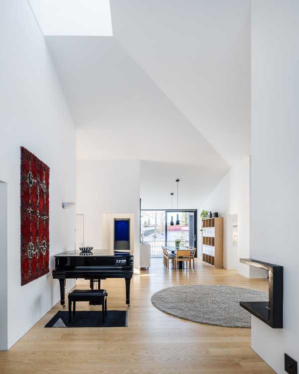 Pokrinniemi House and its original cross-shaped space. Four different views of the precious landscape