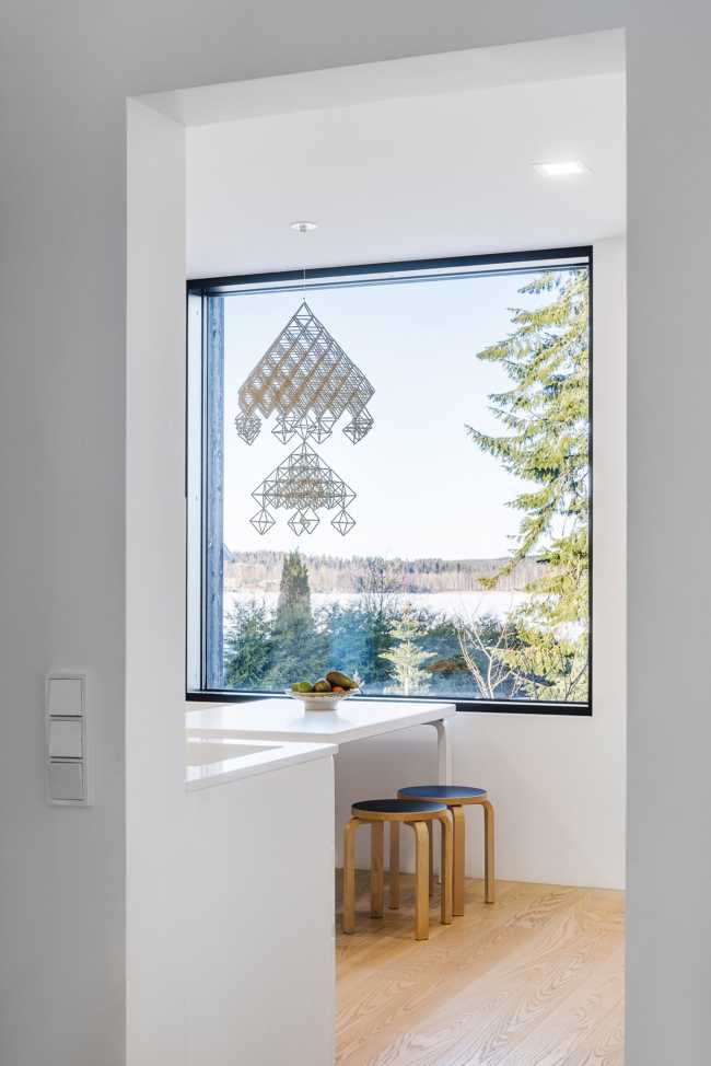 Pokrinniemi House and its original cross-shaped space. Four different views of the precious landscape