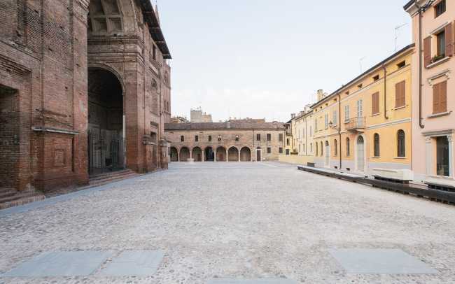 Restyling of Piazza Leon Battista Alberti in Mantua. A new unified perception to read the signs of time