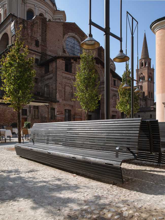 Restyling of Piazza Leon Battista Alberti in Mantua. A new unified perception to read the signs of time