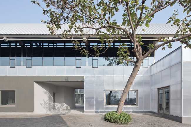 Three new books on Chinese urbanization, large-scale design, and contemporary architectural trends.