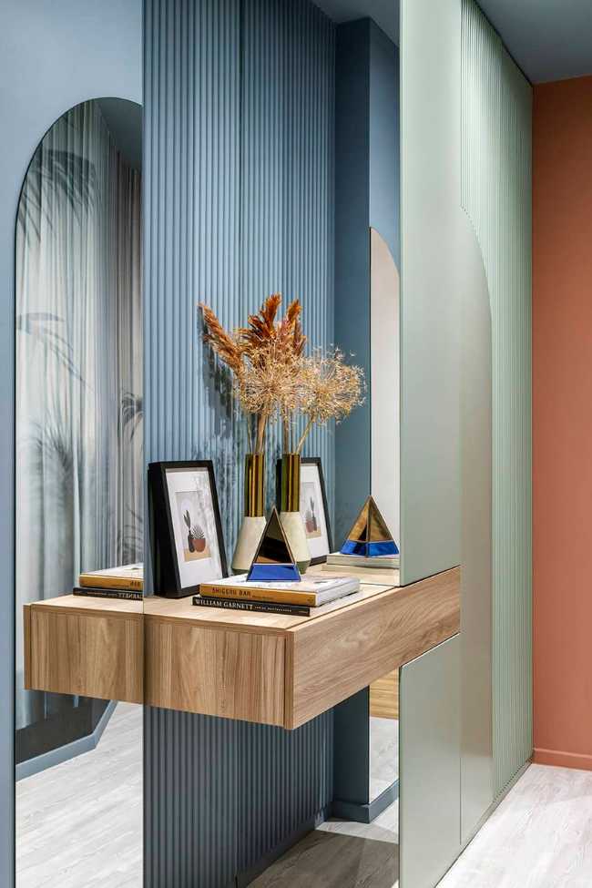 The material and the colour of a mini-apartment in Milan