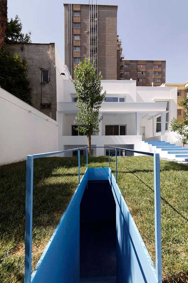 Nabshi Gallery a Teheran: conversione di un edificio moderno in un centro d'arte