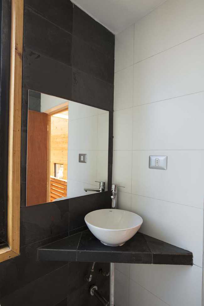 Energy-efficient Cube House integrated with nature